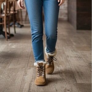 UGG Chickaree Boots Chestnut Brown Suede Lined Womens Short Moccassin Size US‎ 6